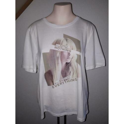 T-shirt gekocht bij de only. Maat M