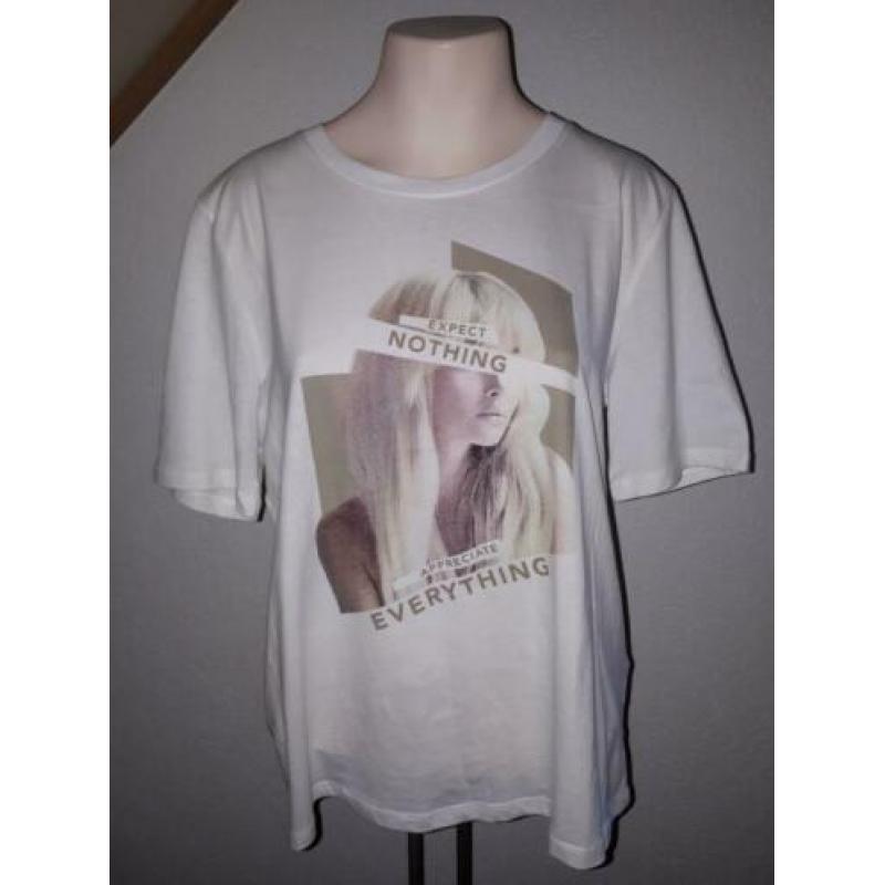 T-shirt gekocht bij de only. Maat M