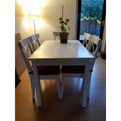 Ikea eettafel met 5 stoelen