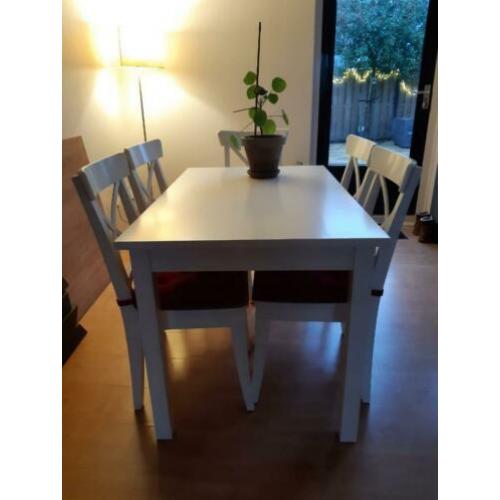 Ikea eettafel met 5 stoelen