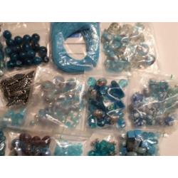 103 - pakket/ partij kralen (turkoois/ aqua)