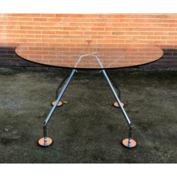 Ronde Tecno -Nomos tafel Sir Norman Foster