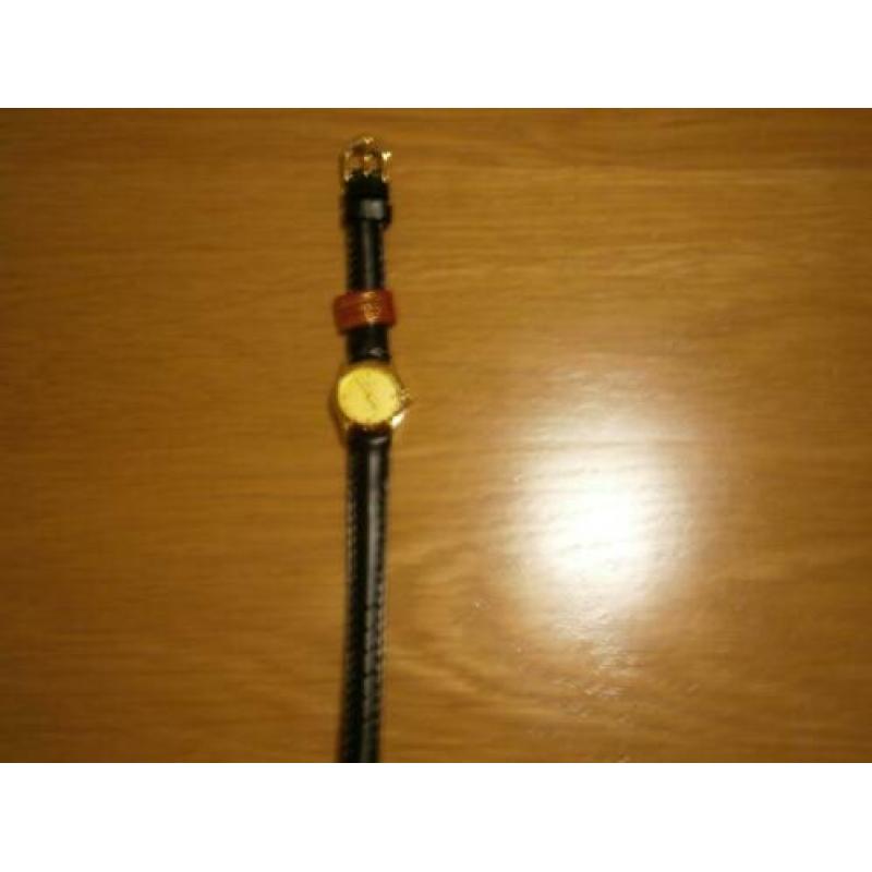 Goudkleurig horloge met zwart bandje
