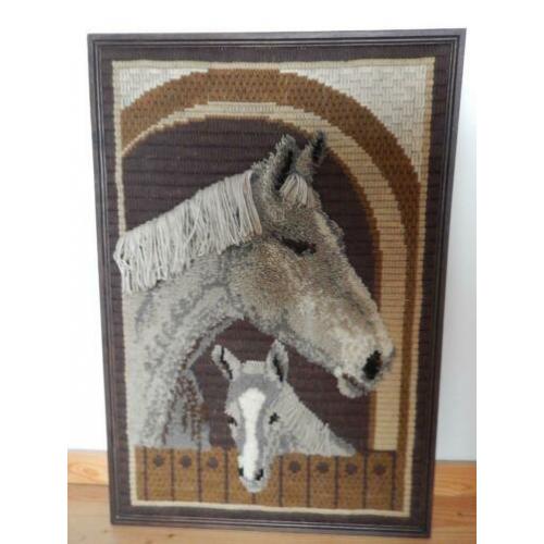 Retro wandkleed in lijst paarden handwerk