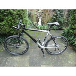 Te koop een mooie en goede MOUNTAIN BIKE.