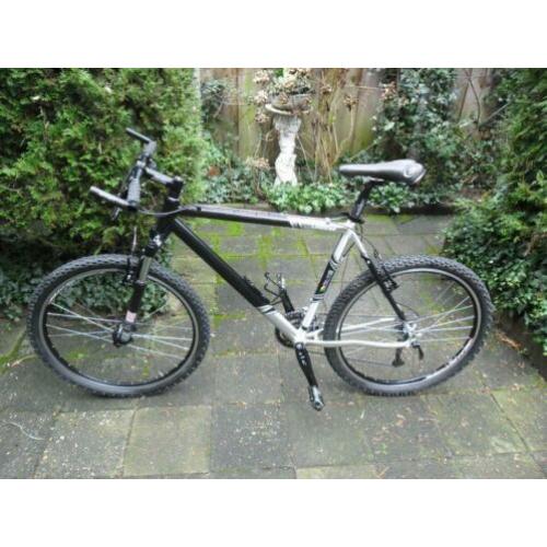 Te koop een mooie en goede MOUNTAIN BIKE.