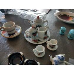 Servies voor poppenhuis