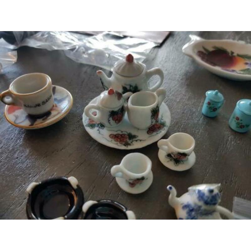 Servies voor poppenhuis