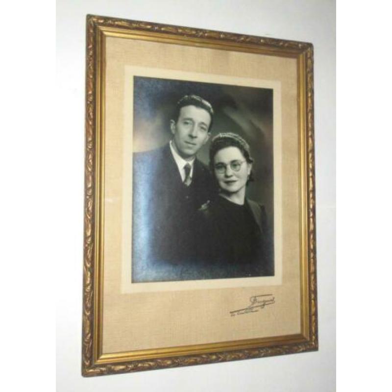 Antiek foto portret in brocante Houten lijst onder glas.