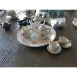 Servies voor poppenhuis