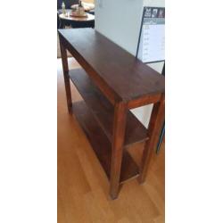 Prachtige sidetable met uitneembare planken