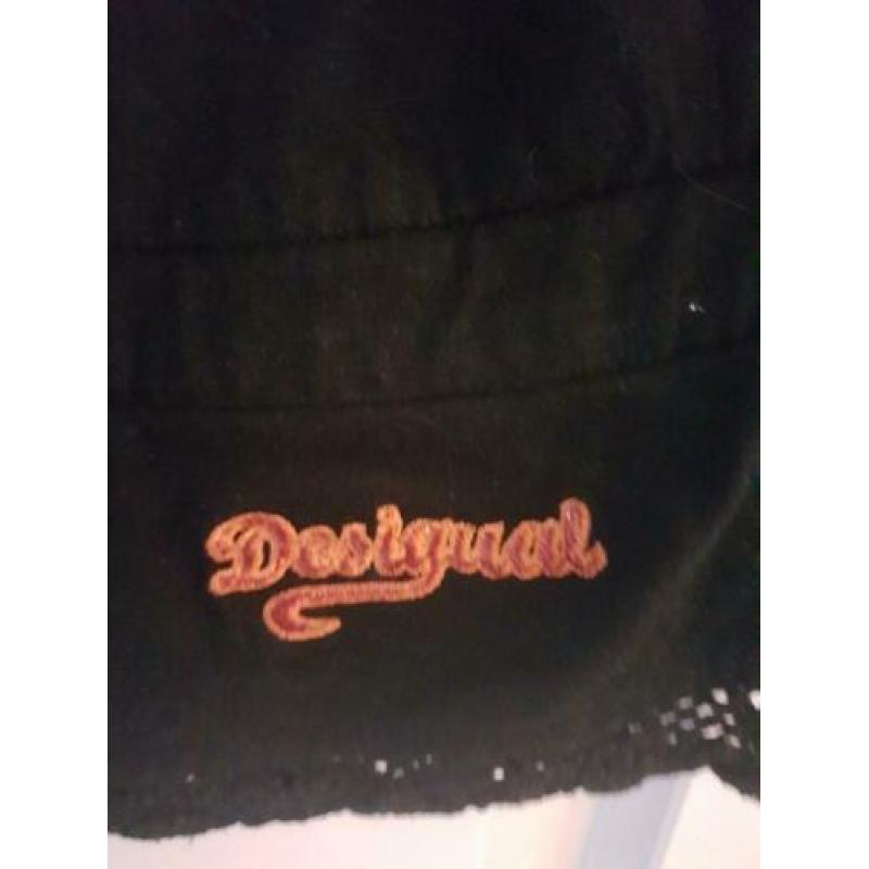 Desiqual maat l maar is echt een m