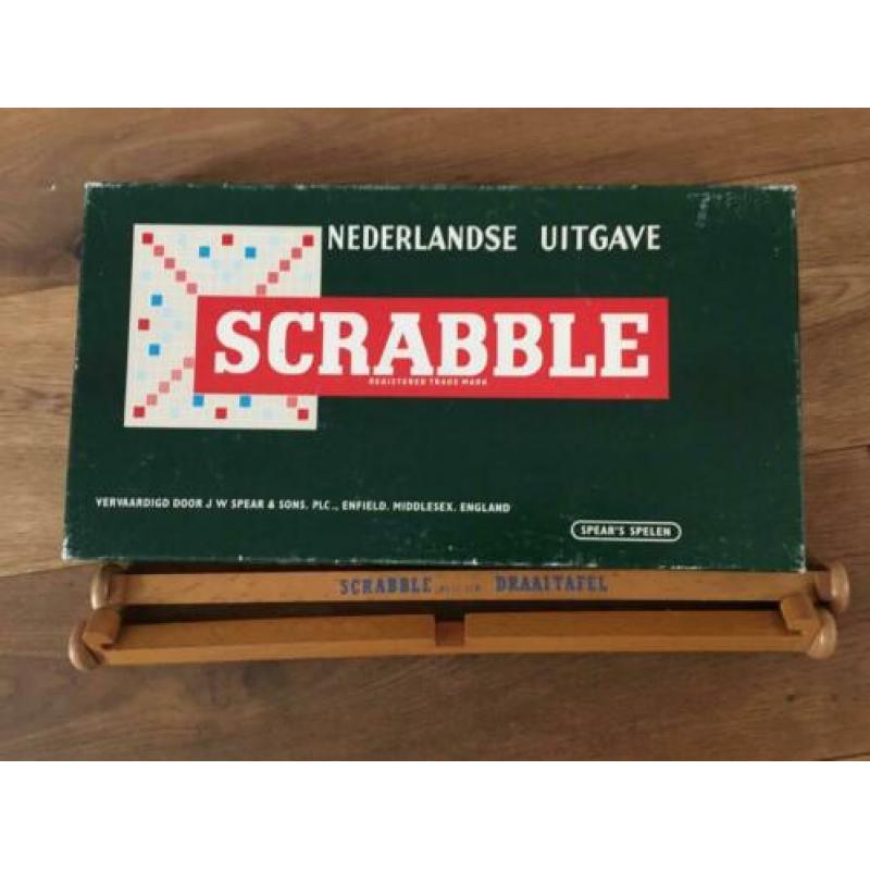 Scrabble Nederlandse uitgave met houten Sio draaitafel