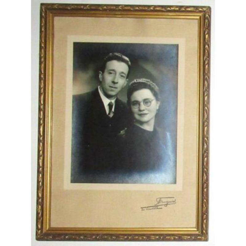 Antiek foto portret in brocante Houten lijst onder glas.