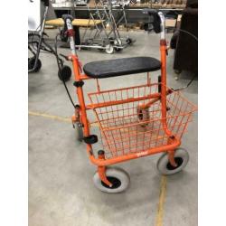 176*. Rollator diverse rollators vaste prijs 35 eu.