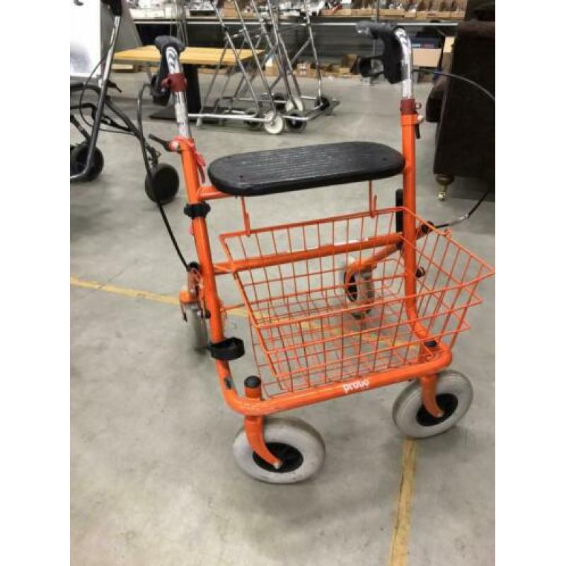 176*. Rollator diverse rollators vaste prijs 35 eu.