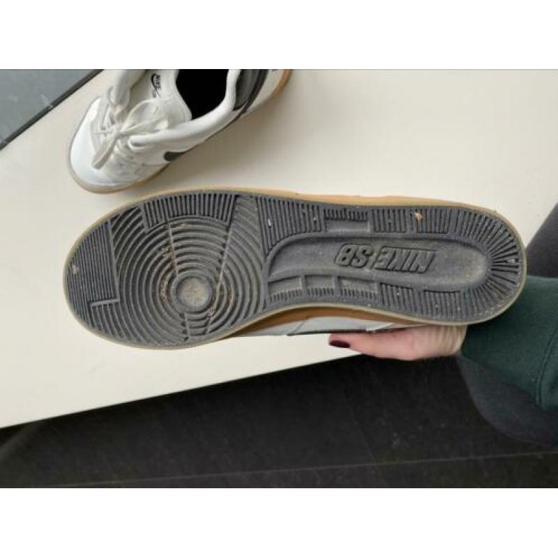 Nike SB mt 44