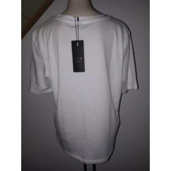 T-shirt gekocht bij de only. Maat M