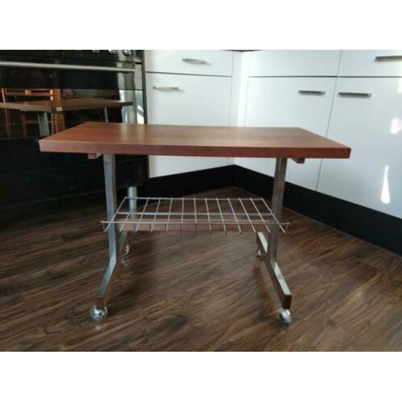 Kranten- of bijzettafel