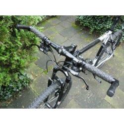 Te koop een mooie en goede MOUNTAIN BIKE.