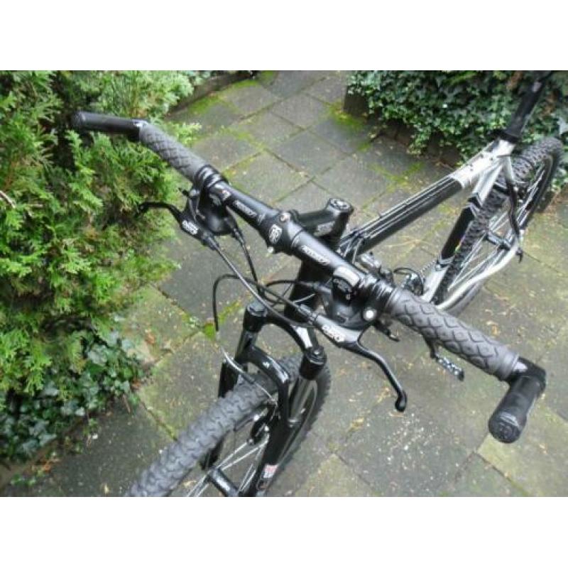 Te koop een mooie en goede MOUNTAIN BIKE.