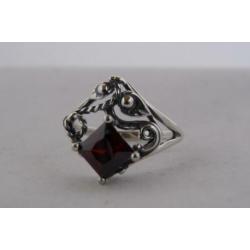 KORTING klassieke zilveren ring met granaat 9