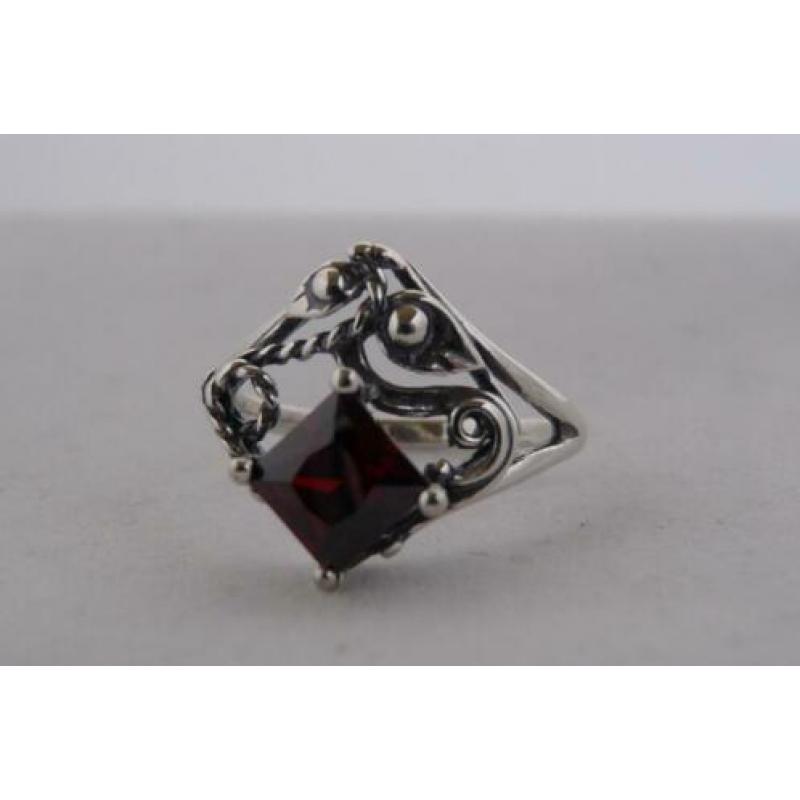 KORTING klassieke zilveren ring met granaat 9