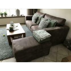 Ruime 2,5 zitter met hocker
