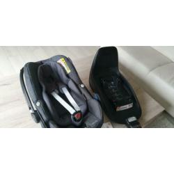 Zeer nette Maxi Cosi Pebble Plus inclusief 2wayfix