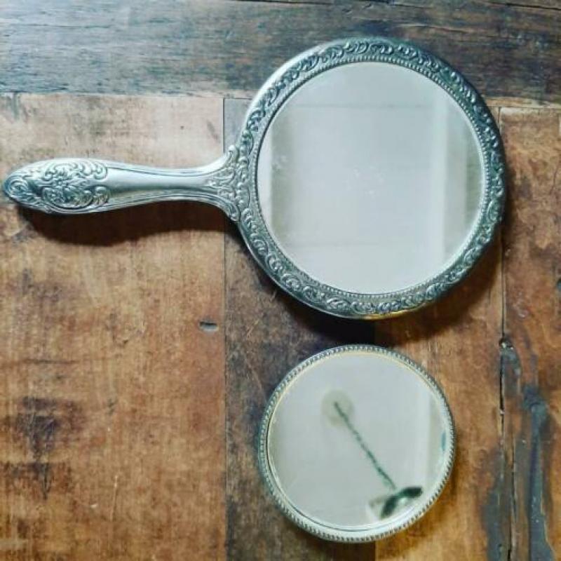 Victoriaans Art Nouveau kaptafel spiegel set zwaar zilver.