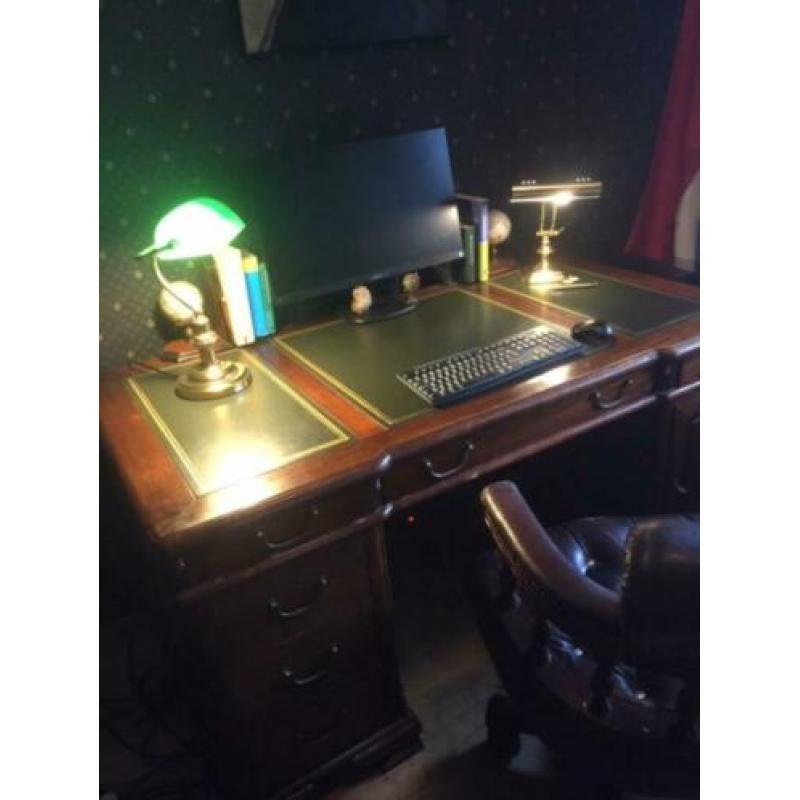 Klassiek bureau