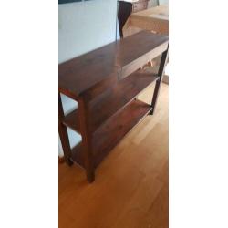Prachtige sidetable met uitneembare planken
