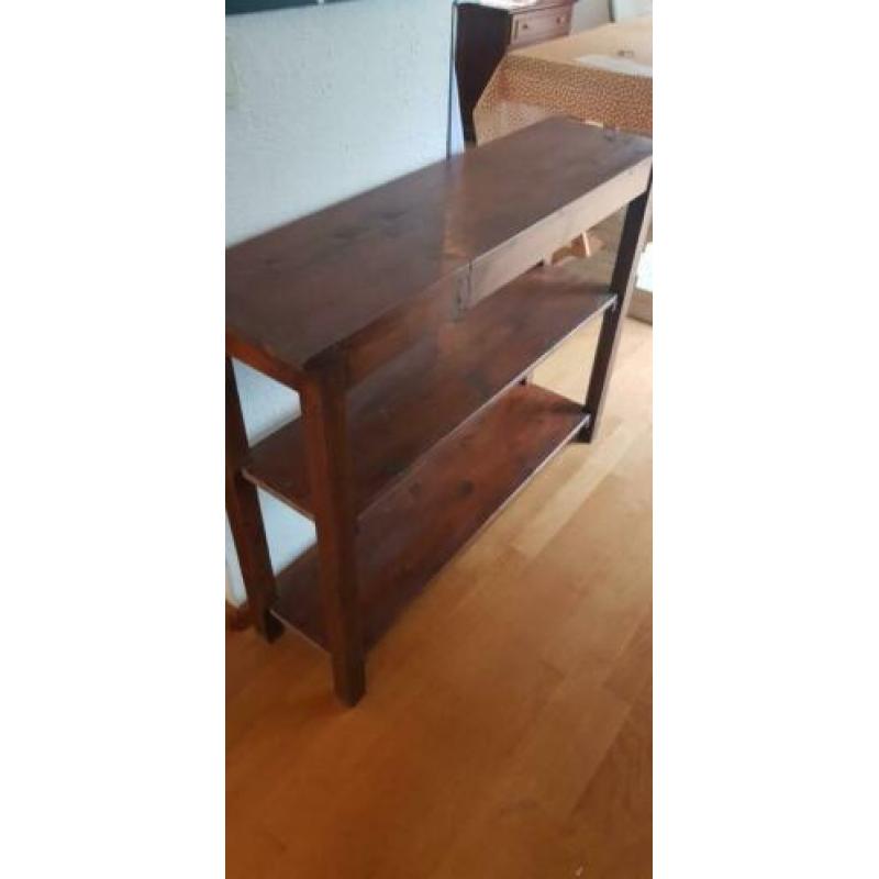 Prachtige sidetable met uitneembare planken