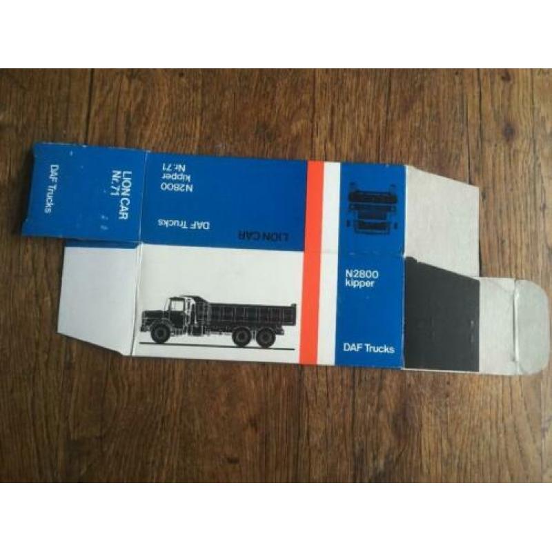 lege dozen van Lion Car DAF