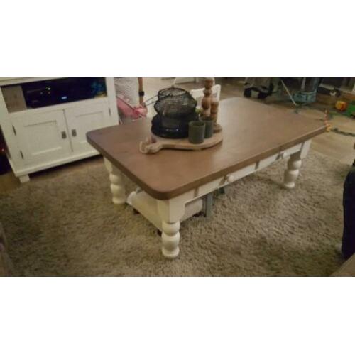 Nette landelijke brocante grenen salontafel wit vergrijsd