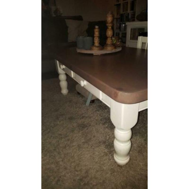 Nette landelijke brocante grenen salontafel wit vergrijsd