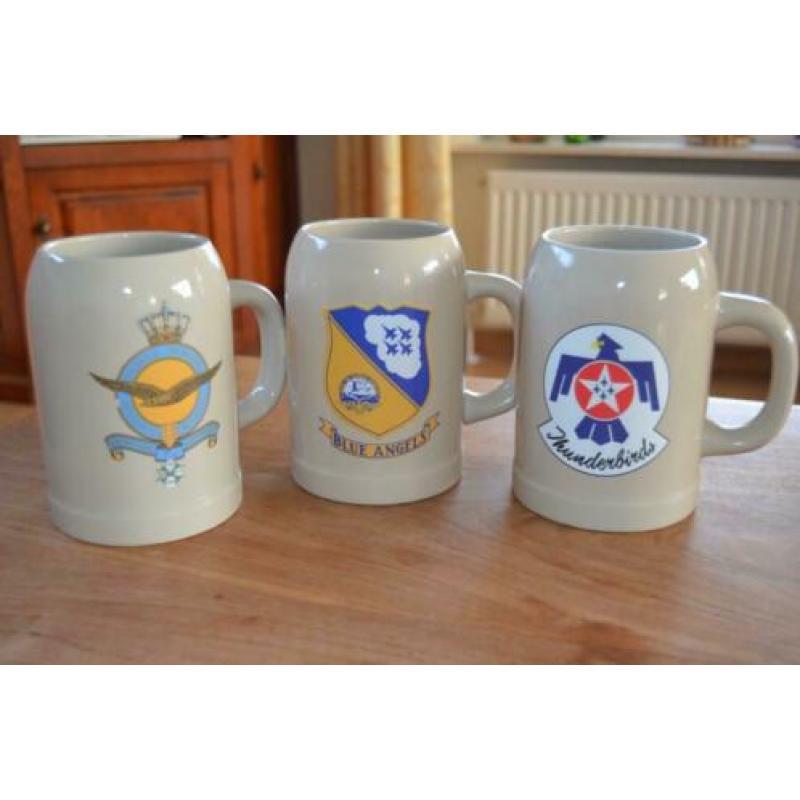 3 bierpullen met logo luchtvaart