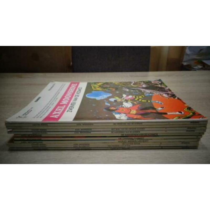 Axel Moonshine stripboeken 11 stuks (zeer) goede tm zgan sta