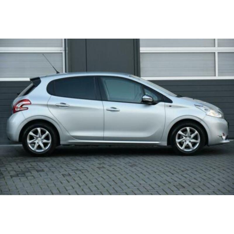 Peugeot 208 1.2 Style 5 Deurs Airco Automaat BTW Luxe uitvoe