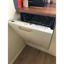 Vaatwasser / Inbouw / Indesit / 1 jaar oud met garantie