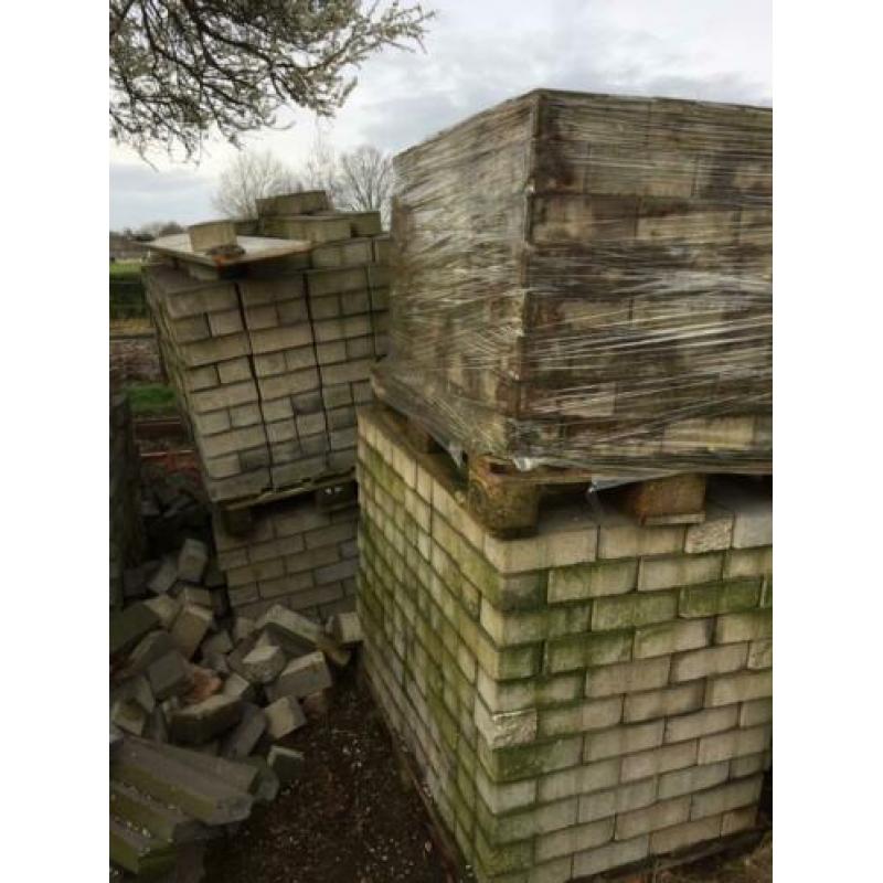 5 pallets zwarte betonklinkers/ stenen/terras