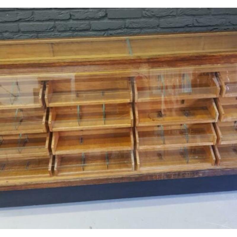 Vintage kast, vitrine, toonbank, winkelkast, ladekast