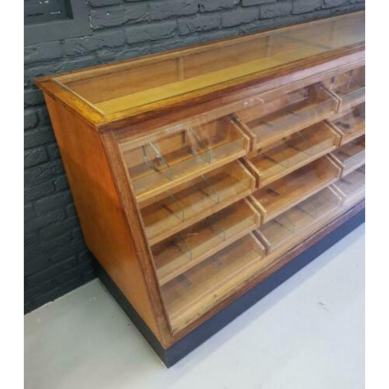 Vintage kast, vitrine, toonbank, winkelkast, ladekast
