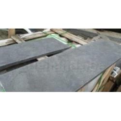 dorpels en venstertabletten in hardsteen