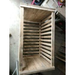 te koop babykamer / ledikant van steigerhout