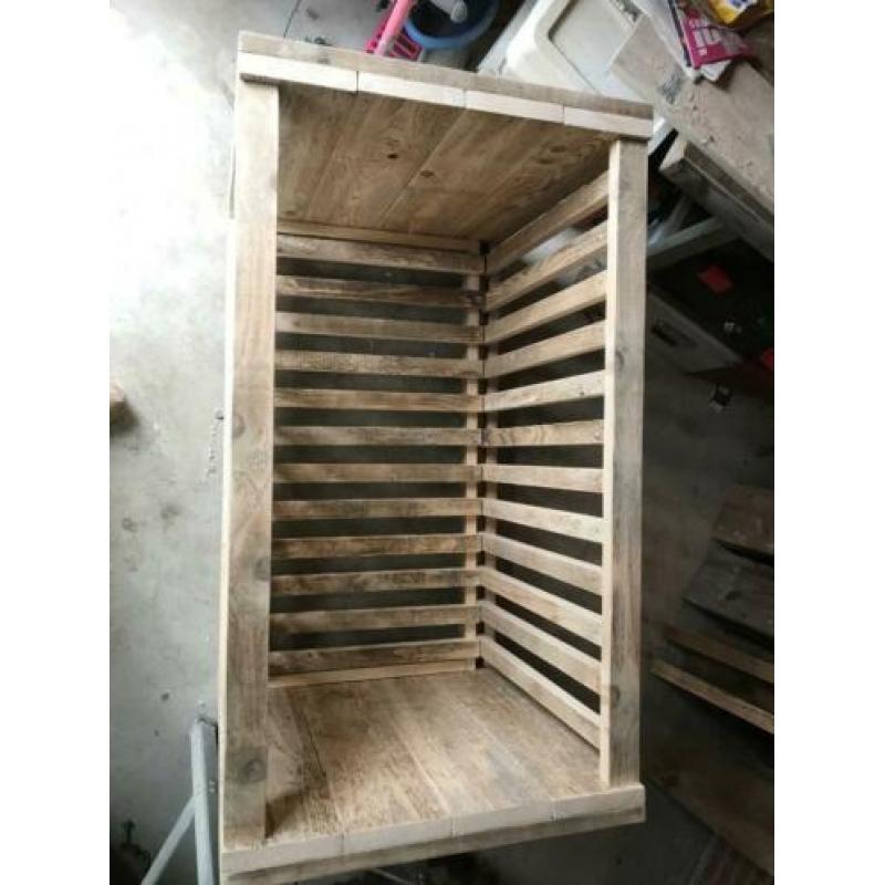 te koop babykamer / ledikant van steigerhout