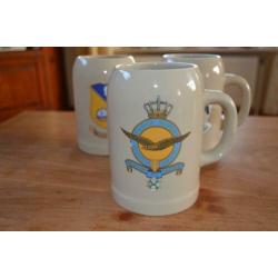 3 bierpullen met logo luchtvaart