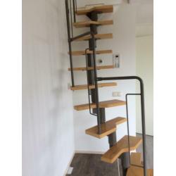 Ruimte besparende trap, 2.40 hoog