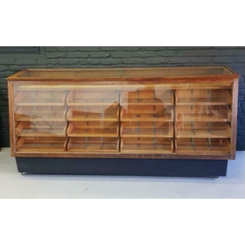 Vintage kast, vitrine, toonbank, winkelkast, ladekast