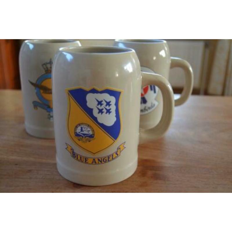 3 bierpullen met logo luchtvaart